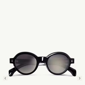 Moncler Rondosa Round Black Sunglasses 

Lens color: dark gray
Polarized lens